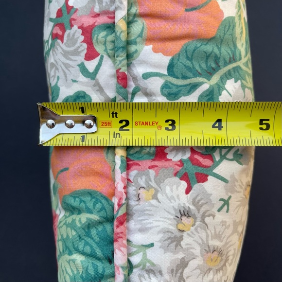 Pair of Floral Accent Pillows - Picture 6 of 6